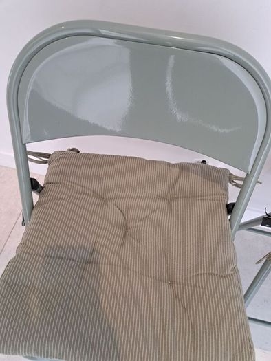 Folding chairs -- garden or dining -- brand new -- olive green