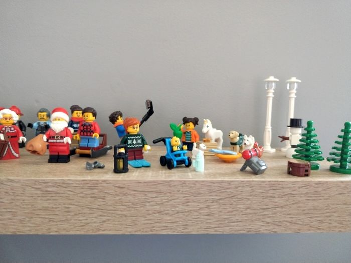 LEGO Winter Village Accessories and Mini Figures Bundle 2