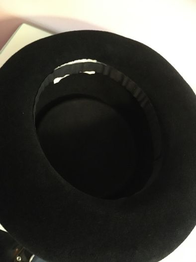 Vintage WHITELEY Classic Brimmed Felt HAT  with free Hat Pin