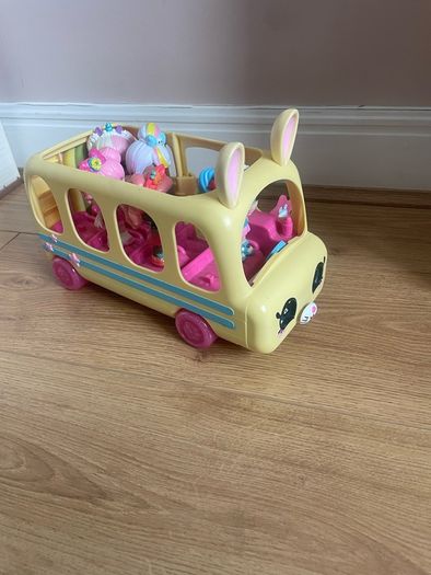 Kindi kids toy dolls and bus