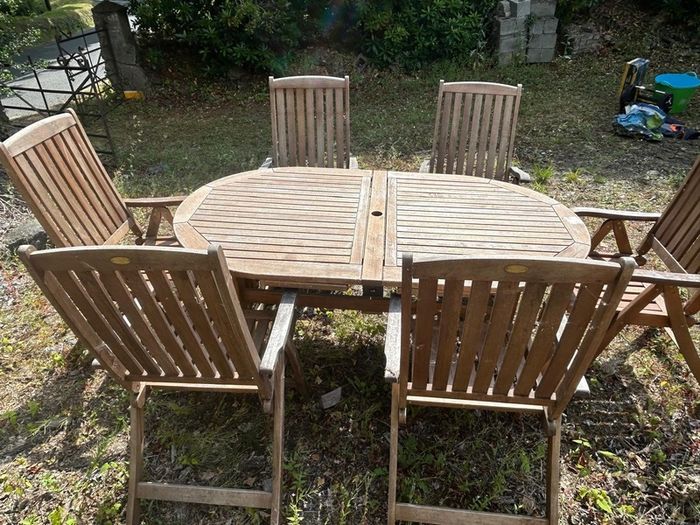 Hardwood extendable patio table