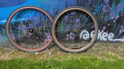 Fixie, single speed wheels.