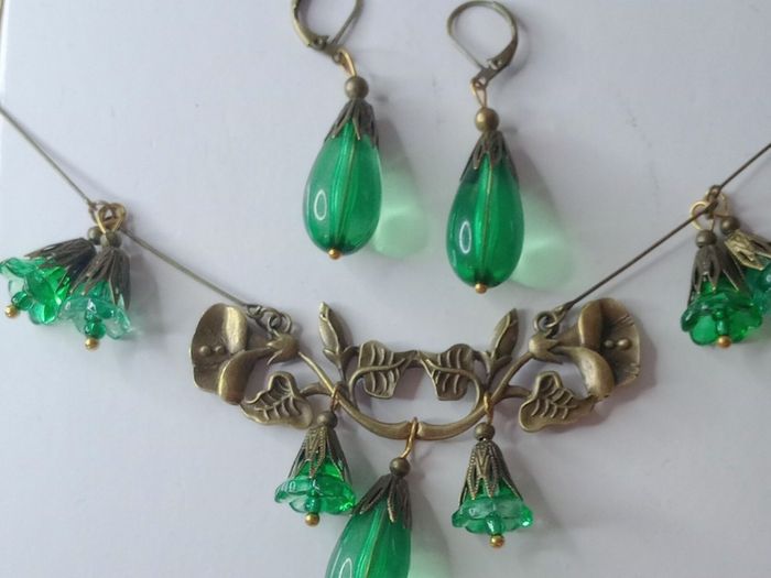 Art Deco Style Green Flora Bead Statement Necklace & Earrings