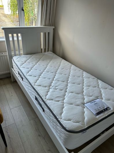 Single bed with Respa mattress
