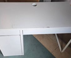 Free desk. Need gone today. Going in the bin