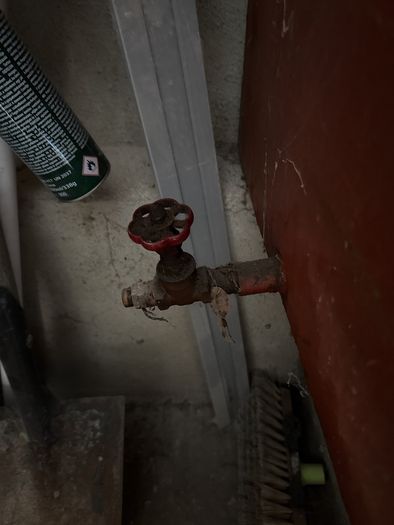 Metal oil tank
