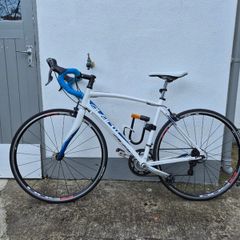 Road bike- Avanti Giro 3