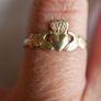 Vintage 9ct Yellow Gold 375  Claddagh Ring adjustable size 0,93g Image 10