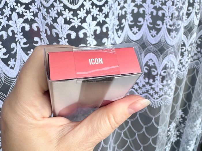 Huda Beauty Liquid Matte Lipstick - Icon - New & Sealed