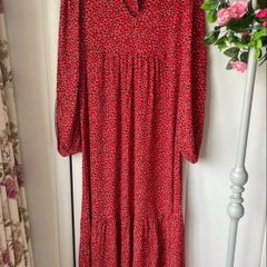 Bnwt red vneck long tiered dress size 12 long sleeves