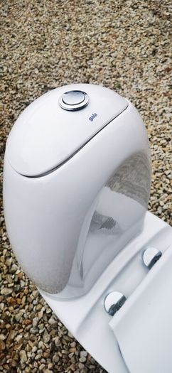 Free Toilet