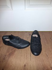 Brand NEW girls school shoes, size 2