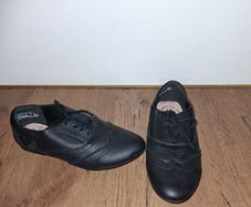Brand NEW girls school shoes, size 2