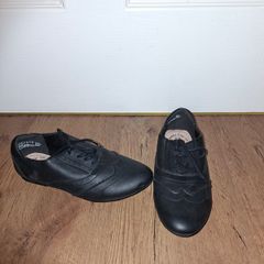 Brand NEW girls school shoes, size 2