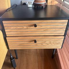 2 bedside tables