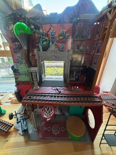 Teenage Mutant Ninja Turtles Mayhem Sewer Lair