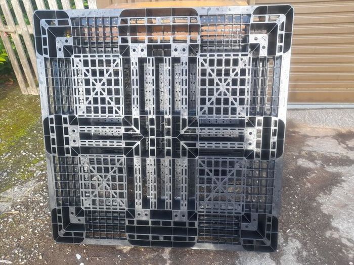 plastic pallets