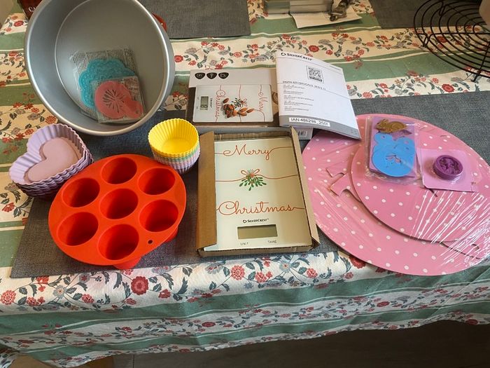 Baking bundle - Silvercrest scales, silicone moulds and cake boards
