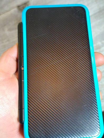 nintendo new 2ds xl with 4 games ,R buttons is not responding