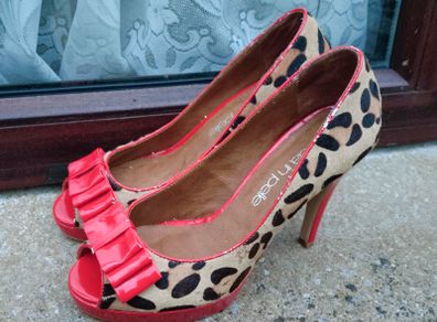 Ladies Moda In Pelle High Heel Shoes (used).