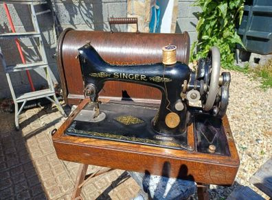 1924 Handcrank Singer Sewing Machine