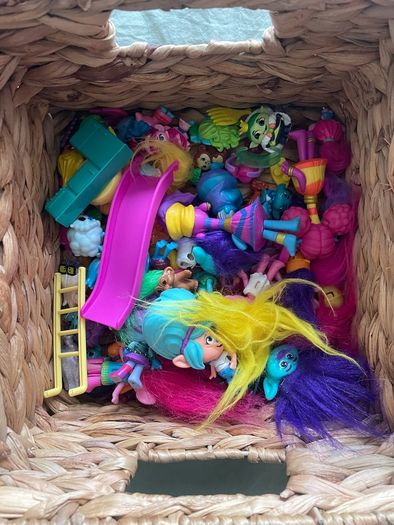 Trolls Rhonda bus and selection of figures