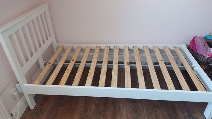 White single bed frame with or without mattress