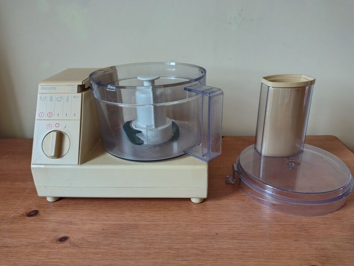 Vintage Philips Food Processor (HR 2374)