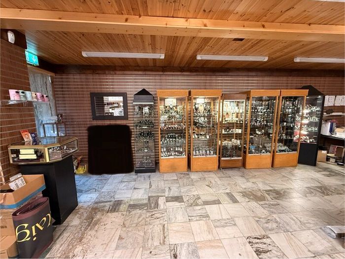 20 Display cases