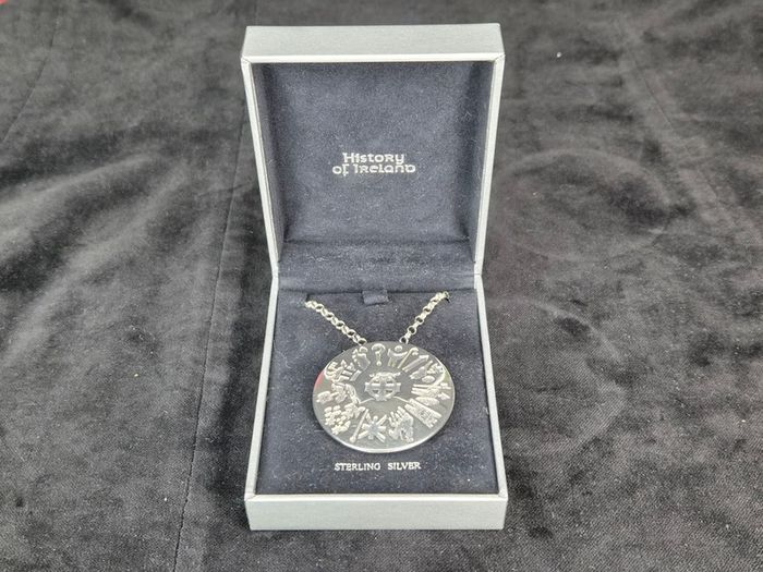 Solvar History of Ireland Sterling Silver Pendant Brooch Necklace Set Boxed