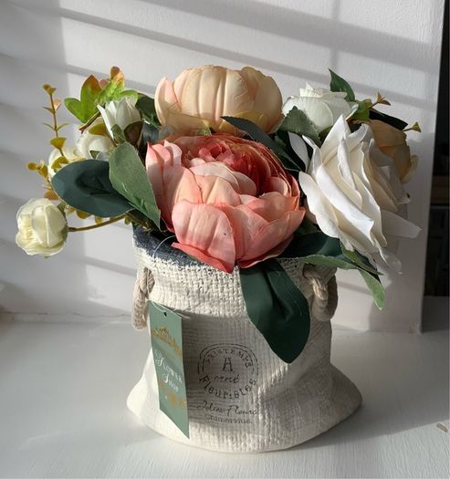 BRAND NEW Artificial Flower Ceramic Bag - Gorgeous Gift!