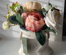 BRAND NEW Artificial Flower Ceramic Bag - Gorgeous Gift!