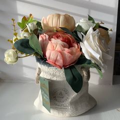 BRAND NEW Artificial Flower Ceramic Bag - Gorgeous Gift!