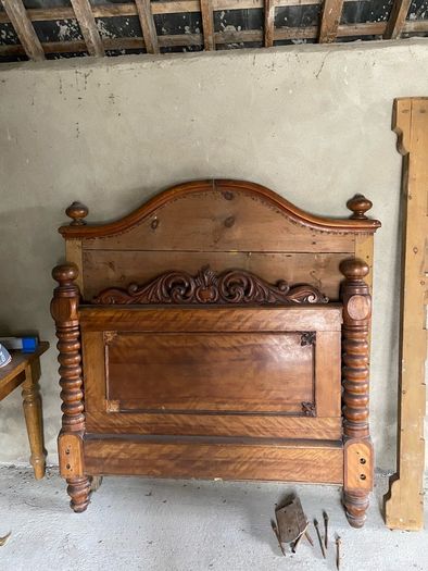antique bed