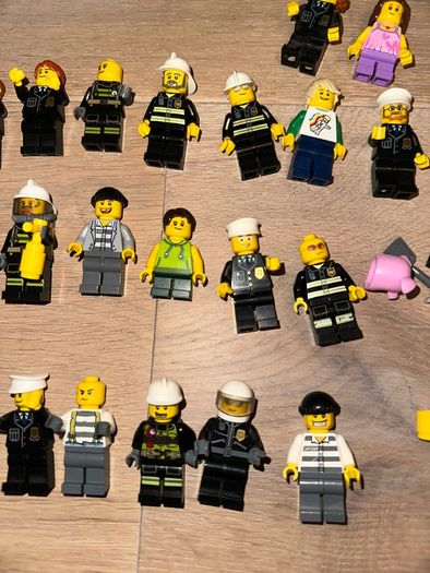 Retired LEGO minifig bundle plus accessories 24 figs