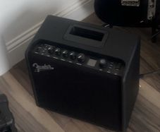 Fender Mustang LT25