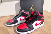 Air Jordan 1 Mid GS Black Size 5