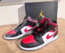 Air Jordan 1 Mid GS Black Size 5