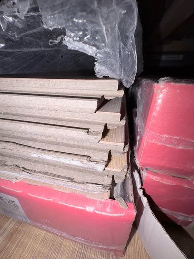 14mm laminate flooring - brand new - Gold oak
