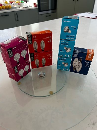 High Quality light bulbs Bundle   LED   GU 10. Candle and more . All new