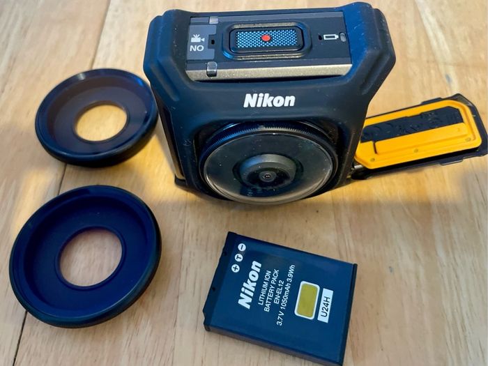 Nikon Keymission 360 camera box complete mint