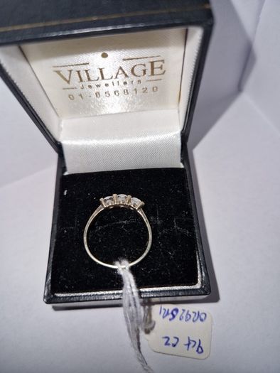 9ct yellow gold ring