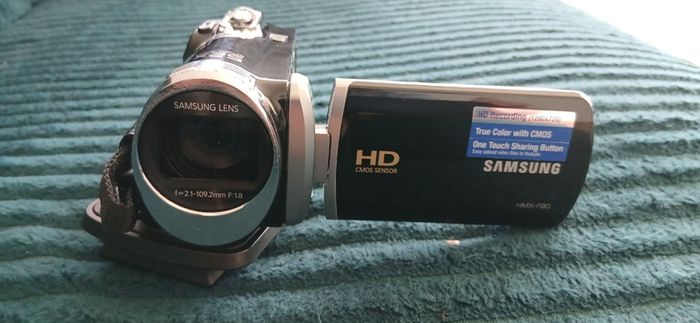 Samsung camcorder with tripod stand