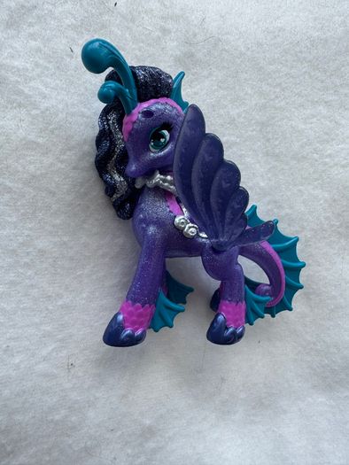 Hatchimals Pixies Riders Seastallion Glider Used Please look at the pictures