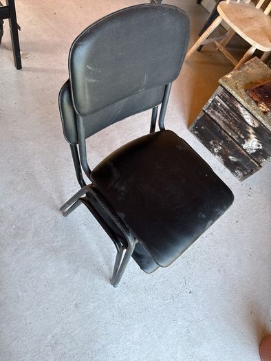 2x black chairs