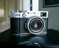 Fujifilm X100V