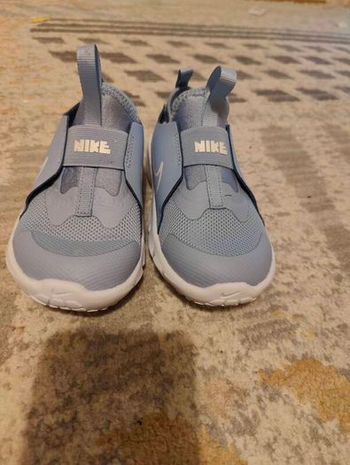 kids Nike trainers 9.5 uk