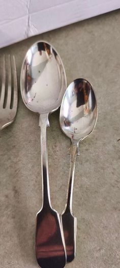 Vintage -Fiddle Pattern- silver plated flatware 4 pieces, similar in style to those produced in the Victorian era 18.00E. And 3 letter opener each is 10.00 euro