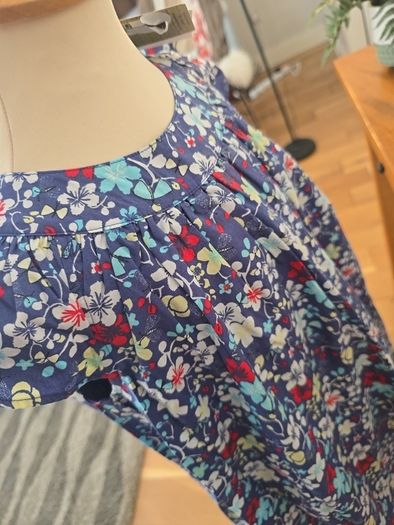 Girls dress age 6-7