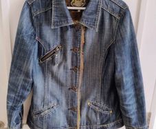 Denim cotton jacket with faux fur lining warm winter size 16 button closure in very good condition with no issues see last two photos for exact measurements FREE STANDARD POSTAGE INCLUDED
